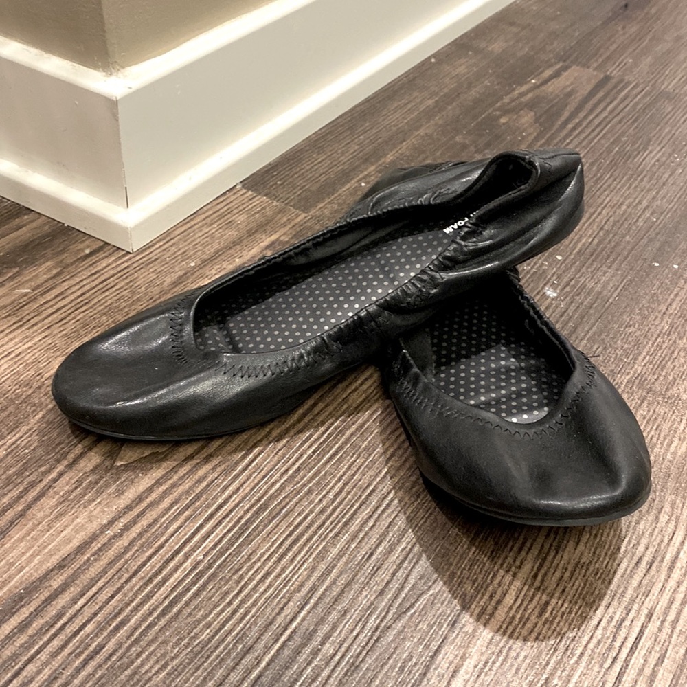 Faded Glory size 9W memory foam flats